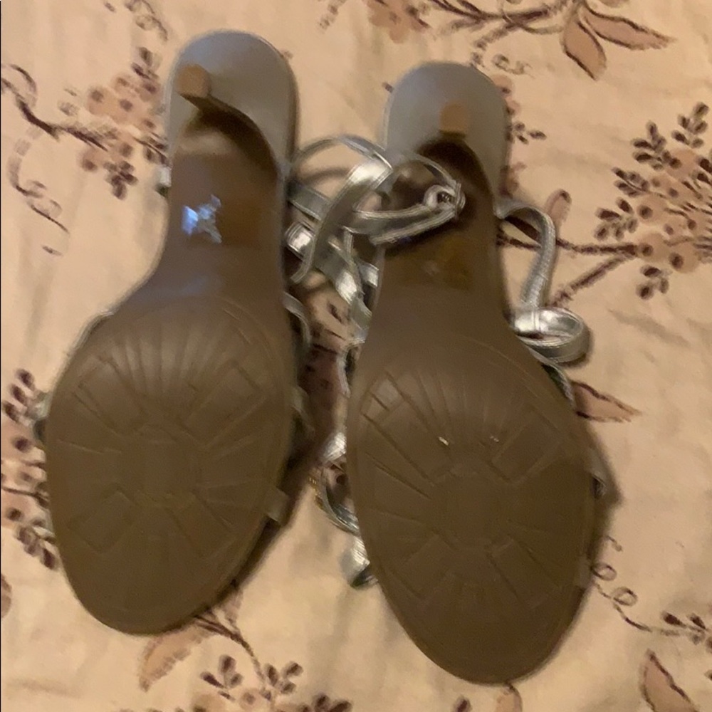 Heels - Picture 2 of 2